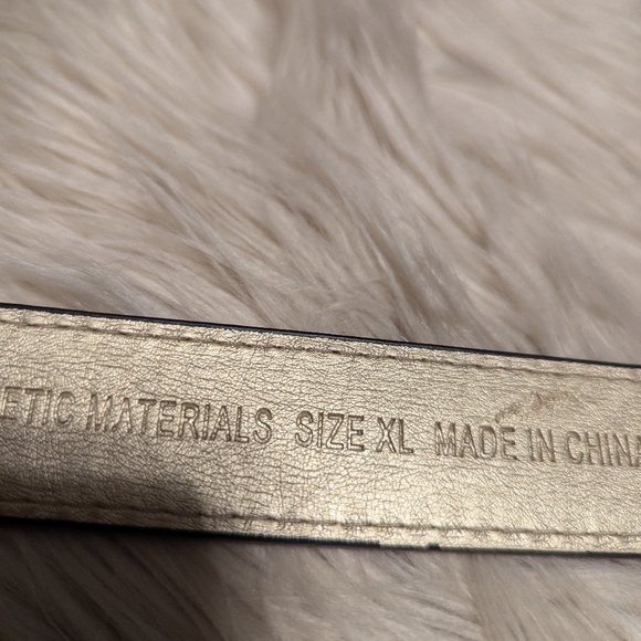 Black Ivanka Trump belt with gold hardware size XL - Picture 5 of 7